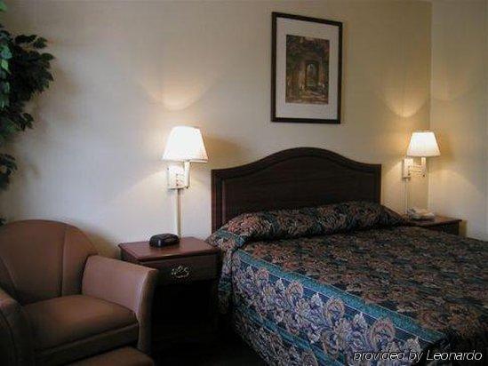 Intown Suites Extended Stay Charlotte Nc -East Independence Δωμάτιο φωτογραφία